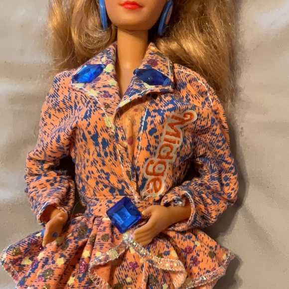 Barbie and the Beat Midge Doll - Picture 3 of 12
